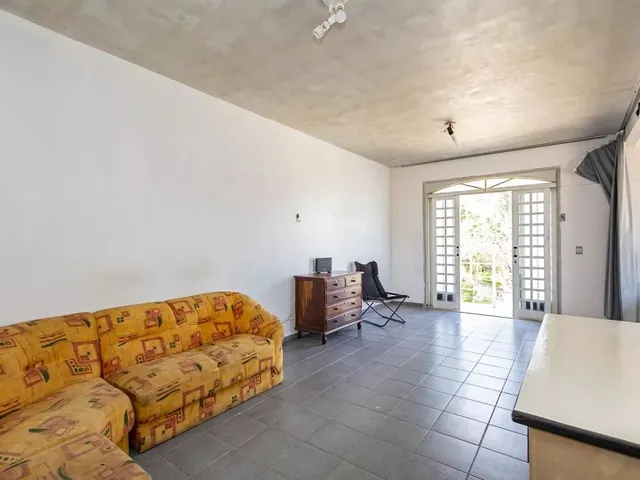 Casa com 600m² 4 quartos e 5 banheiros, à venda, no bairro Santa Felicidade em Curitiba