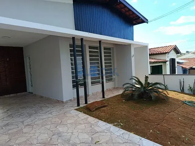 Casa com 246m² 2 quartos e 1 banheiro, à venda, no bairro Vila Papelão em Valinhos