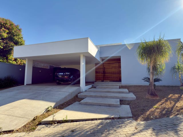 Casa 3 quartos e 3 banheiros, à venda, no bairro Centro em Lavras