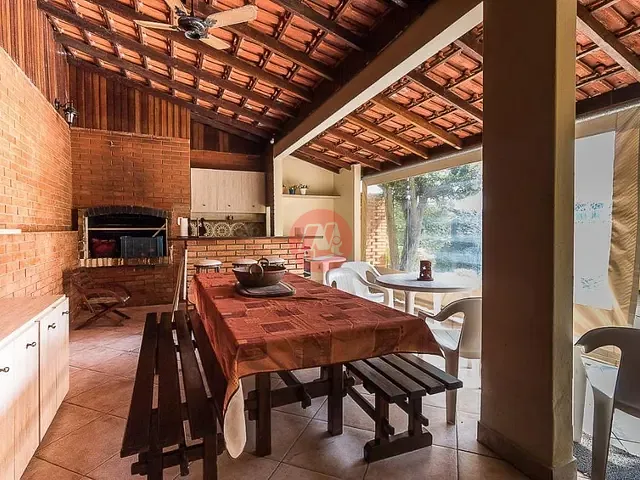 Casa com 440m² 3 quartos e 3 banheiros, à venda, no bairro Chácara das Pedras em Porto Alegre