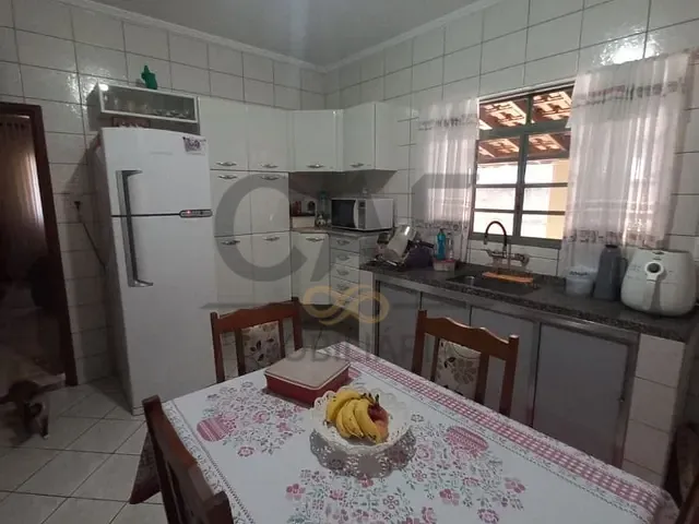 Casa com 360m² 3 quartos e 2 banheiros, à venda, no bairro Centro em Holambra