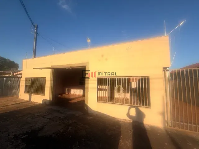 Casa com 150m² 3 quartos e 2 banheiros, para alugar, no bairro Industrial em Londrina