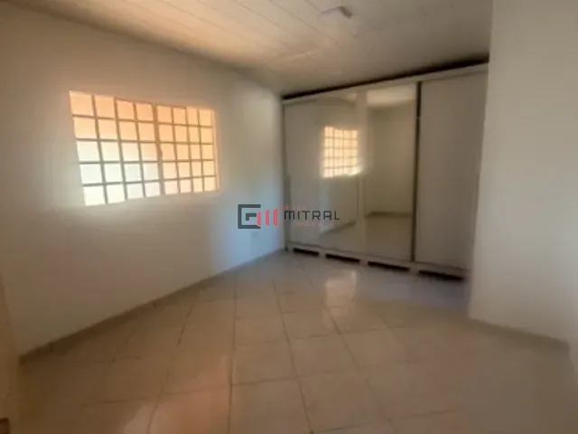 Casa com 150m² 3 quartos e 2 banheiros, para alugar, no bairro Industrial em Londrina