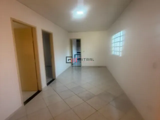 Casa com 150m² 3 quartos e 2 banheiros, para alugar, no bairro Industrial em Londrina