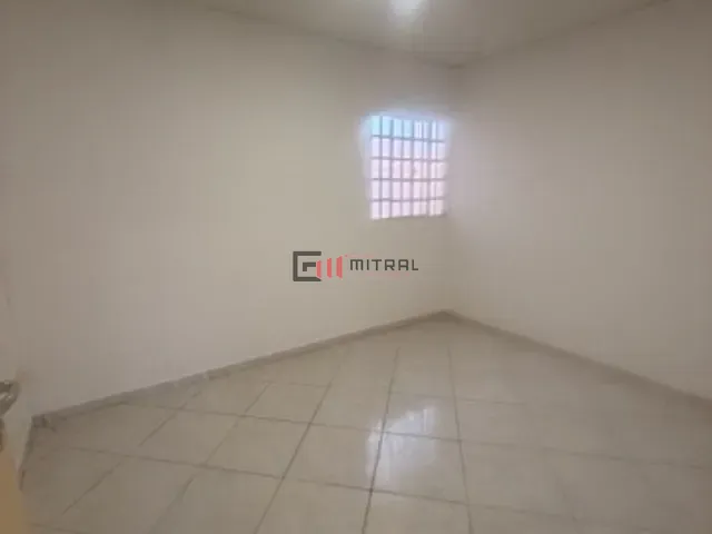 Casa com 150m² 3 quartos e 2 banheiros, para alugar, no bairro Industrial em Londrina
