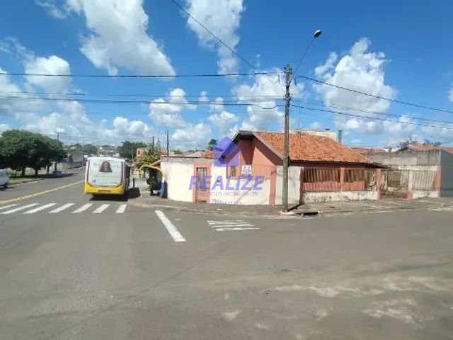 Casa com 250m² 3 quartos e 1 banheiro, à venda, no bairro Conjunto Habitacional Joaquim Vernini em Botucatu
