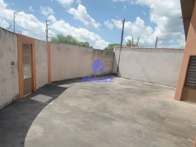 Casa com 250m² 3 quartos e 1 banheiro, à venda, no bairro Conjunto Habitacional Joaquim Vernini em Botucatu