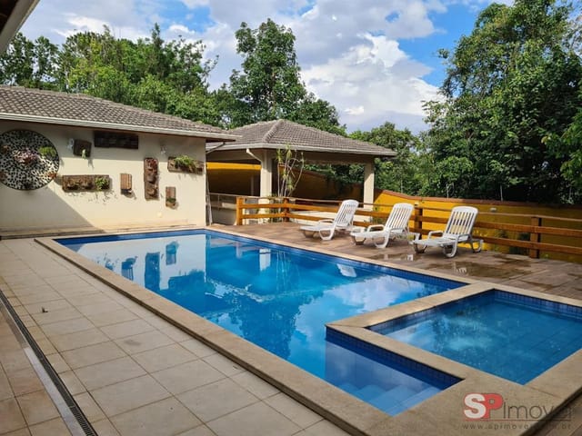 Casa com 1250m² 4 quartos e 6 banheiros, à venda, no bairro Chácara Santa Lúcia dos Ypes em Carapicuíba