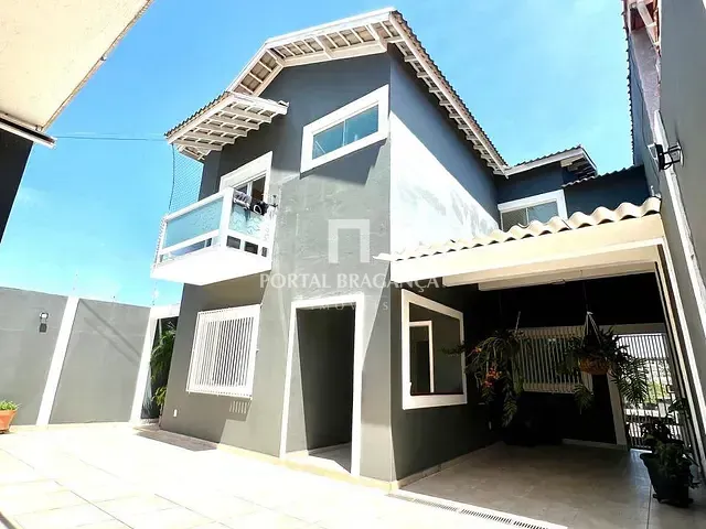 Casa com 300m² 3 quartos e 5 banheiros, à venda, no bairro Jardim Primavera em Bragança Paulista