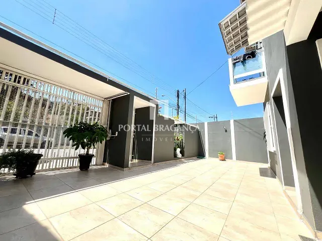 Casa com 300m² 3 quartos e 5 banheiros, à venda, no bairro Jardim Primavera em Bragança Paulista
