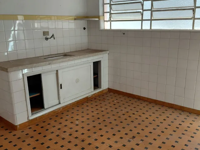 Casa com 220m² 2 quartos e 2 banheiros, à venda ou para alugar, no bairro Vila Monumento em São Paulo