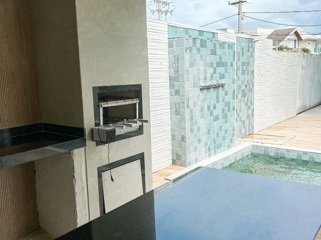 Casa com 300m² 4 quartos e 4 banheiros, à venda, no bairro Vale dos Cristais em Macaé