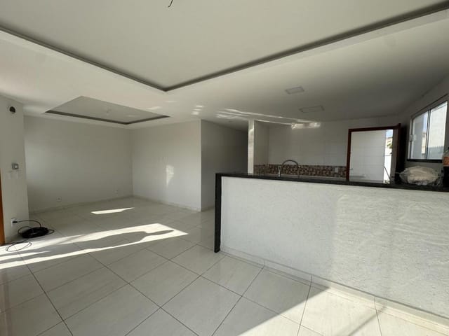 Casa 3 quartos e 3 banheiros, à venda ou para alugar, no bairro Jardim Atlântico Central (Itaipuaçu) em Maricá