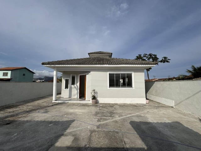Casa 3 quartos e 3 banheiros, à venda ou para alugar, no bairro Jardim Atlântico Central (Itaipuaçu) em Maricá