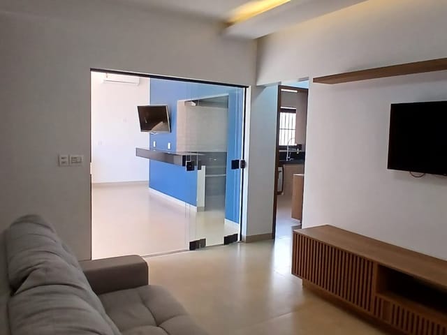 Foto do Casa - Casa moderna à venda – 30m da Câmara e 150m do Parque Interlagos | Suíte master, gourmet integrada, porcelanato, ar-condicionado e poço artesiano! | ApêHouse | Imobi