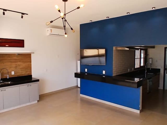 Foto do Casa - Casa moderna à venda – 30m da Câmara e 150m do Parque Interlagos | Suíte master, gourmet integrada, porcelanato, ar-condicionado e poço artesiano! | ApêHouse | Imobi