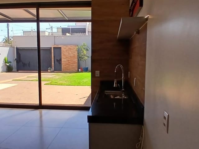 Foto do Casa - Casa moderna à venda – 30m da Câmara e 150m do Parque Interlagos | Suíte master, gourmet integrada, porcelanato, ar-condicionado e poço artesiano! | ApêHouse | Imobi