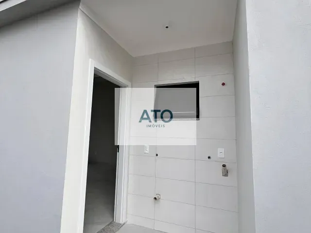Casa 2 quartos e 2 banheiros, à venda, no bairro Areias em Itapema