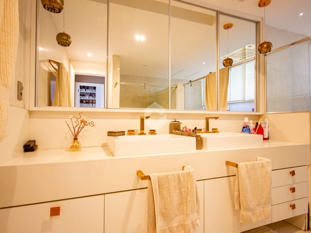 Casa com 1600m² 4 quartos e 5 banheiros, à venda, no bairro Barra da Tijuca em Rio de Janeiro