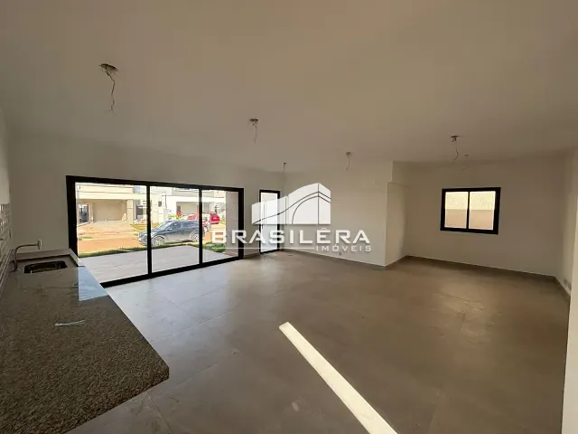 Casa 3 quartos e 4 banheiros, à venda, no bairro Conjunto Residencial Storil em Aparecida de Goiânia