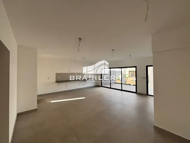 Casa 3 quartos e 4 banheiros, à venda, no bairro Conjunto Residencial Storil em Aparecida de Goiânia