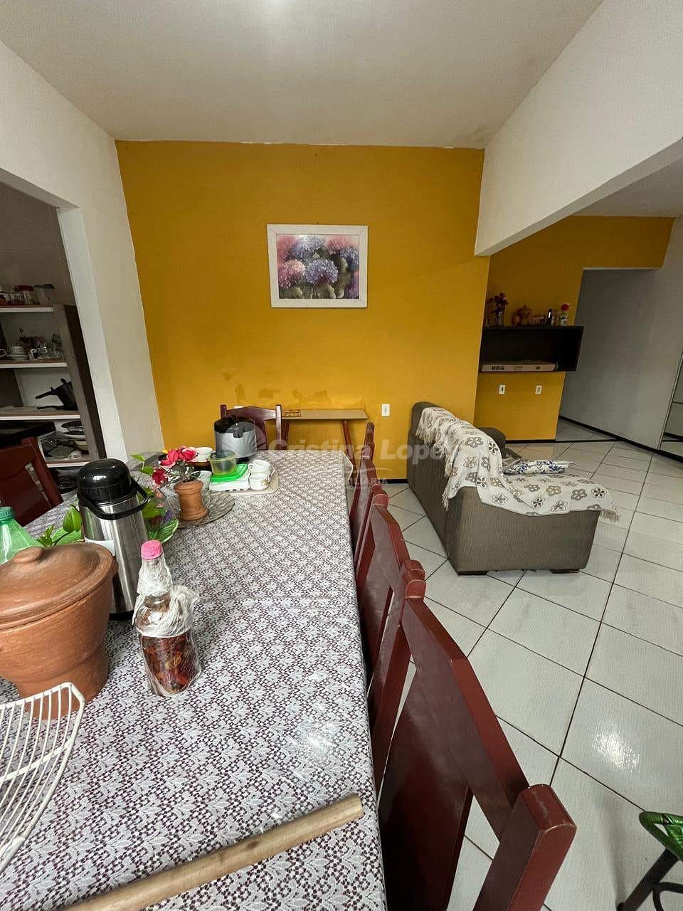Casa à venda com 2 quartos, 250m² - Foto 2