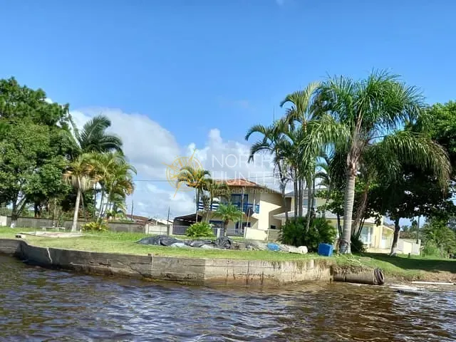 Casa com 301m² 4 quartos e 3 banheiros, à venda, no bairro Costeira em Balneário Barra do Sul