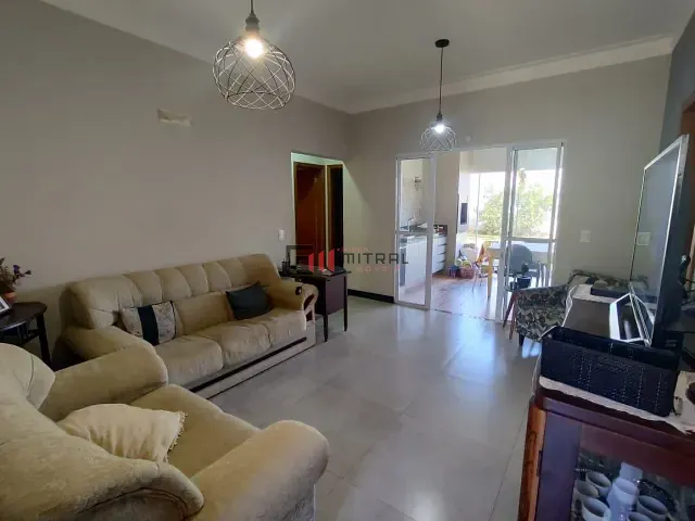 Casa 3 quartos e 2 banheiros, à venda, no bairro Messiânico em Londrina