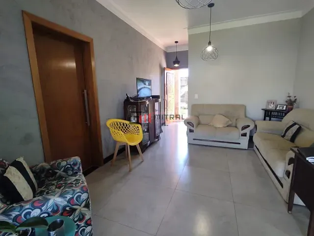 Casa 3 quartos e 2 banheiros, à venda, no bairro Messiânico em Londrina