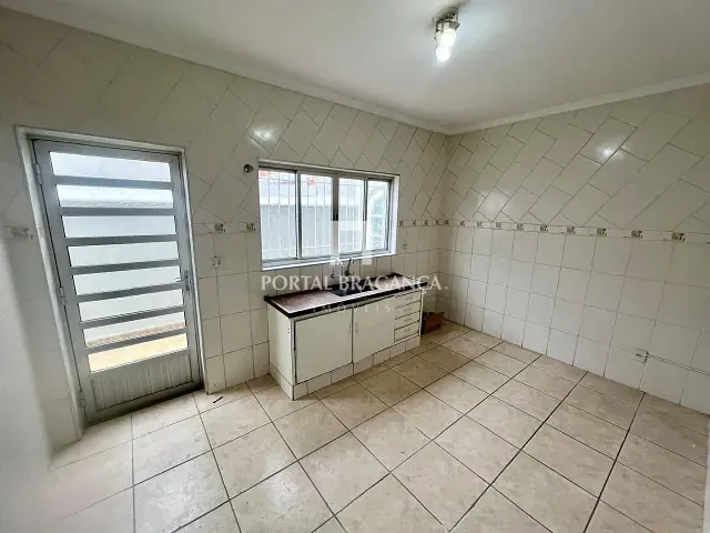 Casa com 250m² 3 quartos e 3 banheiros, à venda, no bairro Jardim Europa em Bragança Paulista