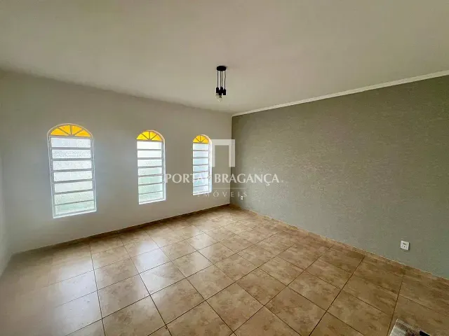 Casa com 250m² 3 quartos e 3 banheiros, à venda, no bairro Jardim Europa em Bragança Paulista