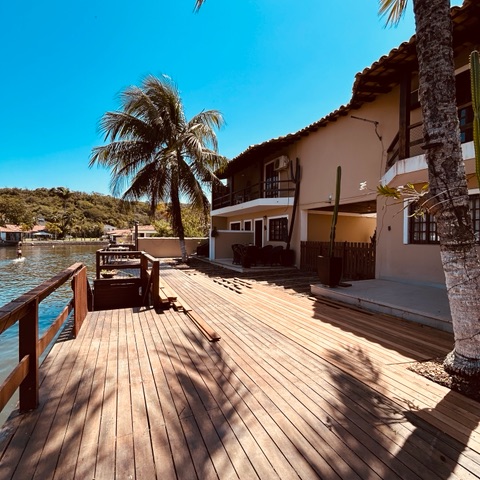Casa 2 quartos e 3 banheiros, à venda, no bairro Gamboa em Cabo Frio