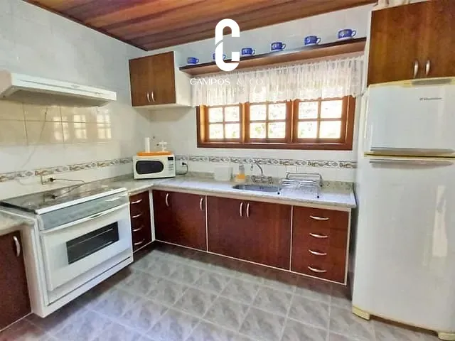 Casa com 2455m² 3 quartos e 2 banheiros, à venda, no bairro COND. FLORESTAL CLUBE em Campos do Jordão