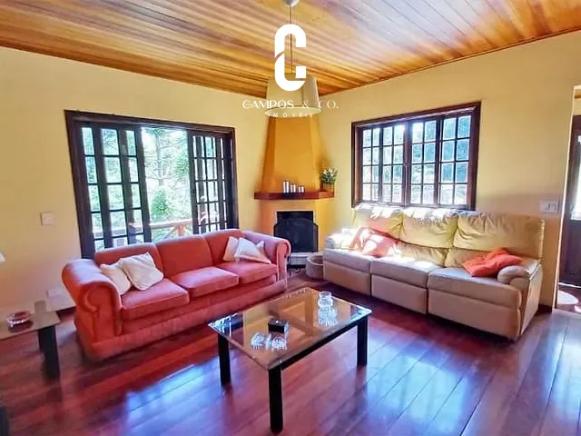 Casa com 2455m² 3 quartos e 2 banheiros, à venda, no bairro COND. FLORESTAL CLUBE em Campos do Jordão
