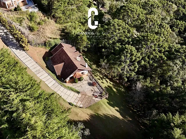 Casa com 2455m² 3 quartos e 2 banheiros, à venda, no bairro COND. FLORESTAL CLUBE em Campos do Jordão