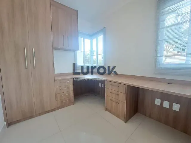 Casa com 400m² 3 quartos e 5 banheiros, à venda ou para alugar, no bairro Nações em Valinhos