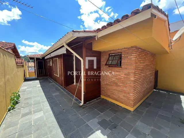 Casa com 180m² 2 quartos e 2 banheiros, à venda, no bairro Santa Luzia em Bragança Paulista