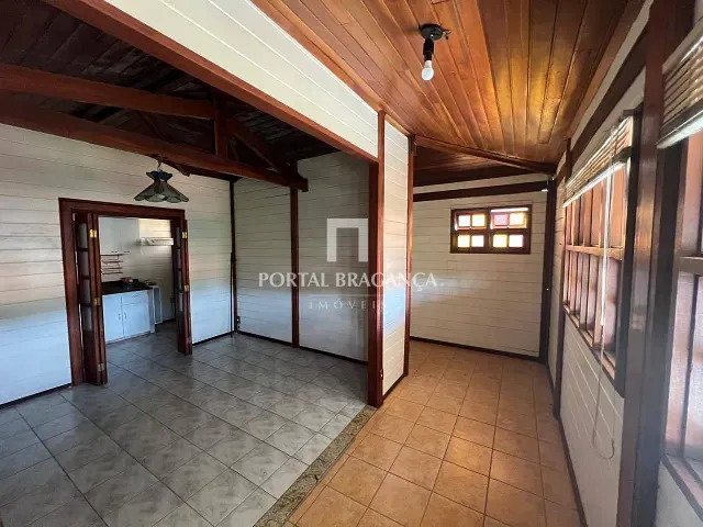 Casa com 180m² 2 quartos e 2 banheiros, à venda, no bairro Santa Luzia em Bragança Paulista