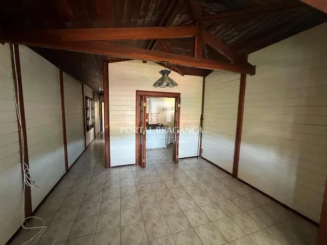 Casa com 180m² 2 quartos e 2 banheiros, à venda, no bairro Santa Luzia em Bragança Paulista