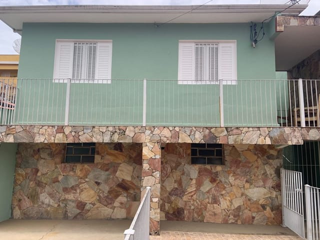 Casa com 300m² 4 quartos e 2 banheiros, à venda, no bairro Centro em Extrema