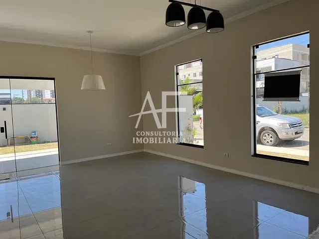Casa com 257m² 3 quartos e 2 banheiros, à venda, no bairro Parque São Luís em Taubaté