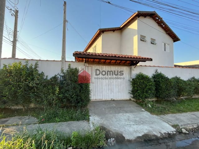 Casa com 144m², à venda, no bairro Laerte Assunção em Pindamonhangaba