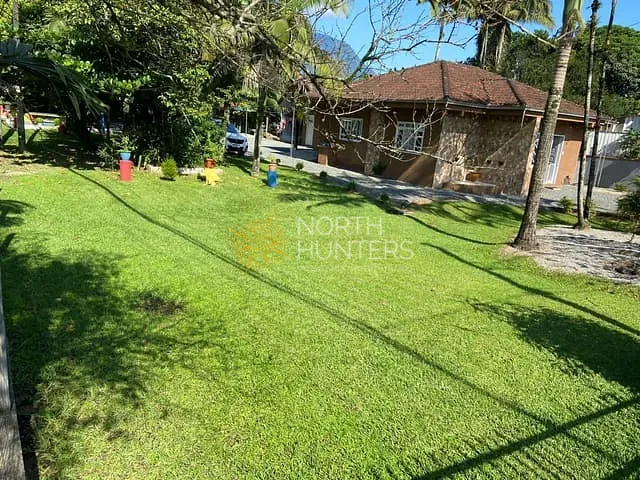 Casa com 1300m² 3 quartos e 2 banheiros, à venda, no bairro Rio Bonito (Pirabeiraba) em Joinville