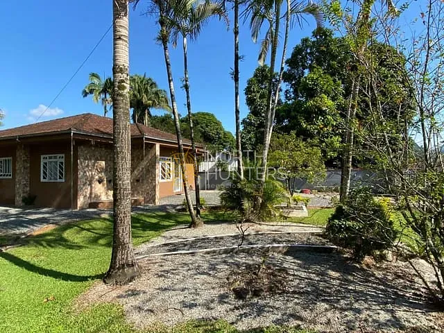 Casa com 1300m² 3 quartos e 2 banheiros, à venda, no bairro Rio Bonito (Pirabeiraba) em Joinville