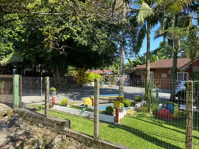 Casa com 1300m² 3 quartos e 2 banheiros, à venda, no bairro Rio Bonito (Pirabeiraba) em Joinville