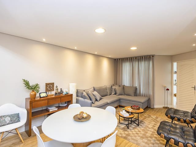 Casa 2 quartos e 3 banheiros, à venda, no bairro CAMPO COMPRIDO em Curitiba