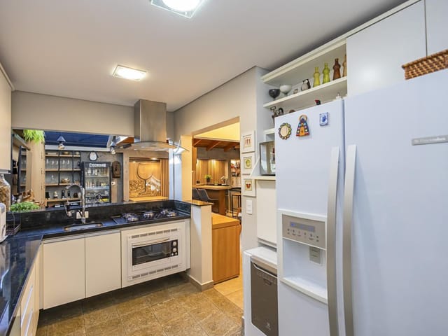 Casa 2 quartos e 3 banheiros, à venda, no bairro CAMPO COMPRIDO em Curitiba