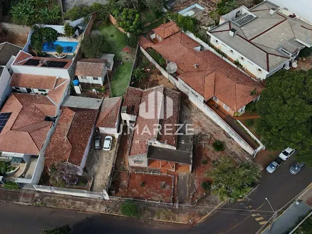 Casa à venda, no bairro Centro em Apucarana