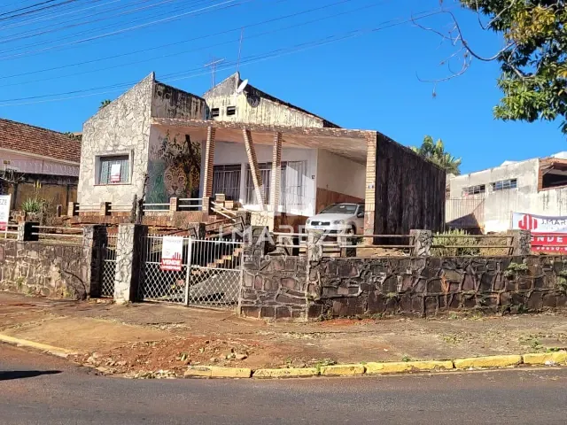 Casa à venda, no bairro Centro em Apucarana