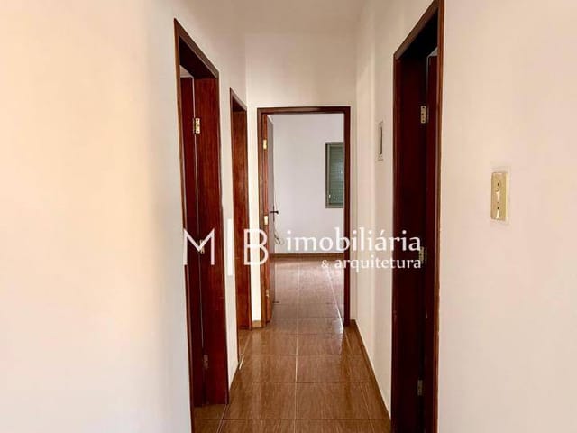 Casa 3 quartos e 2 banheiros, para alugar, no bairro Centro em Lavras